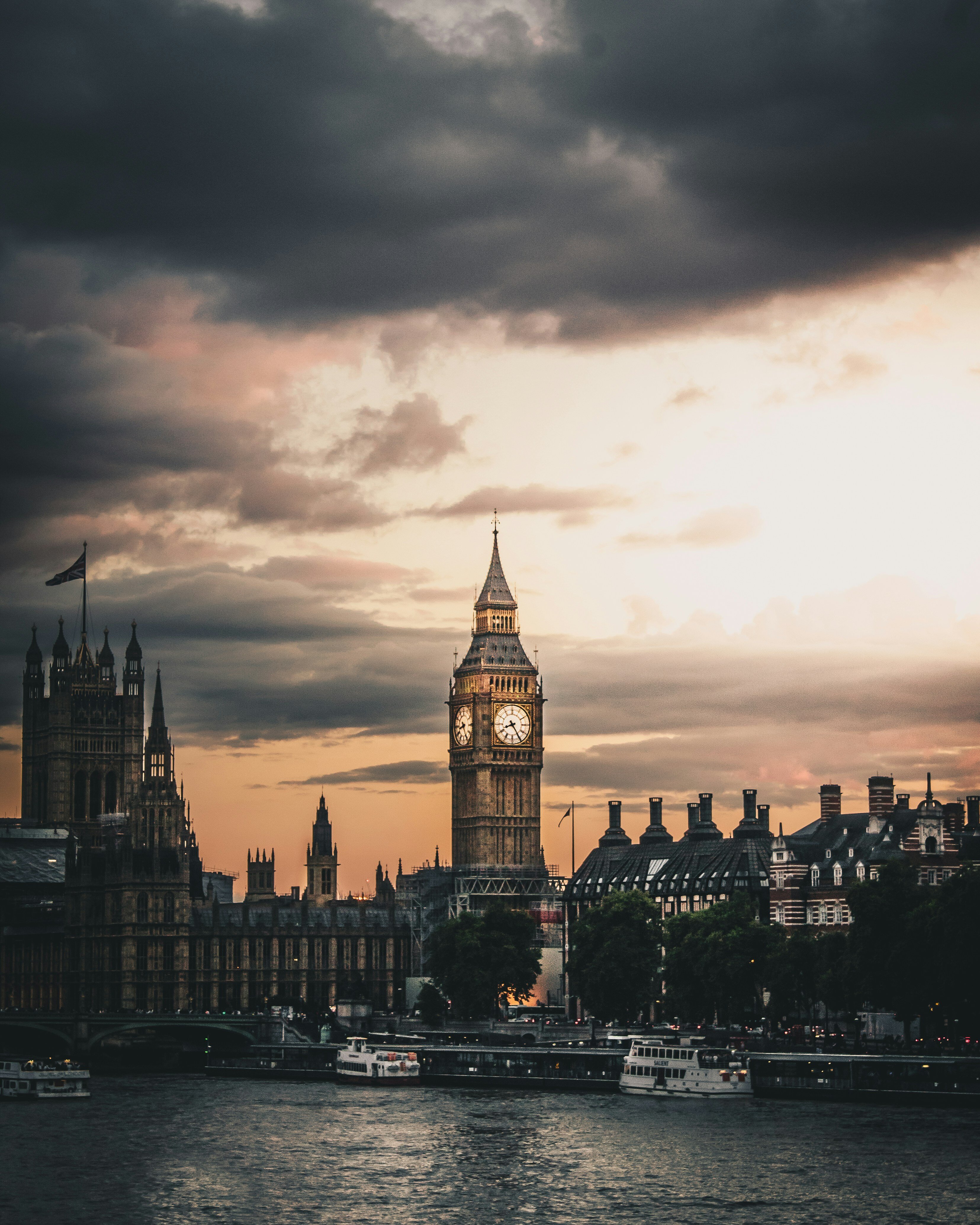 luke-stackpoole-mOEqOtmuPG8-unsplash
